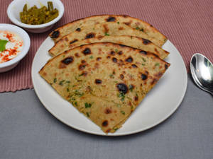 Aaloo Pyaaz Prantha + Pickle