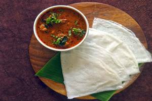 Neer Dosa With Mutton Curry