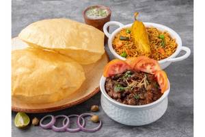 Chole Bhature (2pcs)