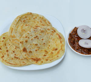3 Porotta With Beef Curry                                       