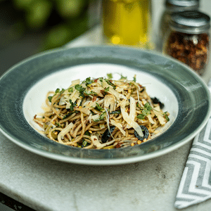 Spaghetti Aglio Olio - Garlic, Olive Oil, Parsley & Parmesan