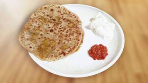 2 aloo pyaz paratha with curd