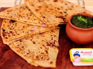 Pyaz Paratha (2 Pcs)