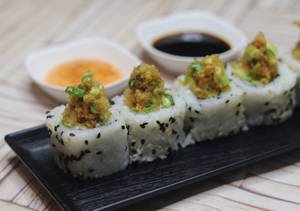Crunchy Avocado Roll (8 Pcs)