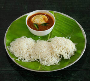 Idiyappam (3 Pcs) + Egg Curry