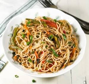 Veg Hakka Noodles