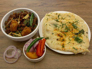 Chole Kulcha (2 Pcs)
