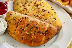 Garlic Bread With Onion And Veggies
