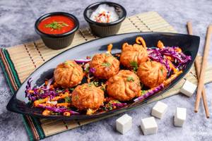Fried Veg Schezwan Momos (6 Pcs)