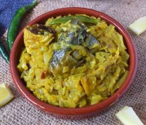 Macher Matha Diye Lau Ghonto