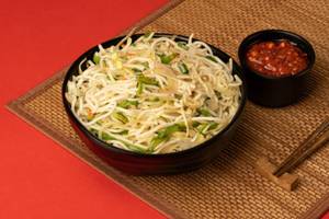 Veg Hakka Noodle (serves 2)