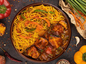 Veg Noodles With Chilli Paneer