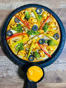 Pizza N You Special: Veg Maha Gath Bandhan Pizza With 11 Toppings