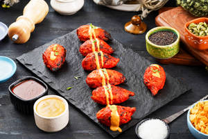 Tandoori Achari Veg Momos [8 Pieces]