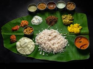 Meals With Fish Curry(white Rice)