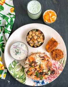 Veg Deluxe Thali