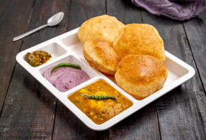 Poori With Aloo Ki Sabzi