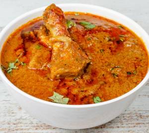 Gavthi Chicken Handi Half