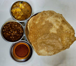 Special Puri (2 Pcs) + 2 Sabji