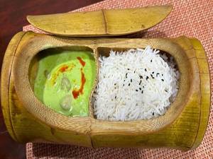 Chicken Gaeng Kiew Waan ( Green Curry )