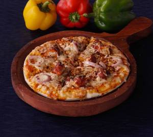 Chicken dynamite pizza