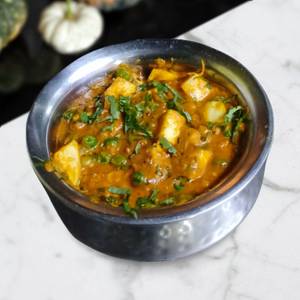 Mattar Paneer 