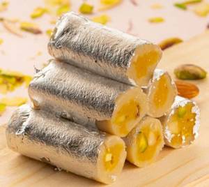 Kaju Kesar Roll 