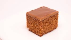 Iced Caramel Cake Pieces