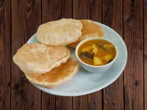 Luchi With Aloo Torkari   (4 Pcs)