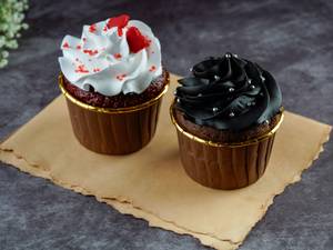 Red Velvet Cupcake & Chocolate Cupcake
