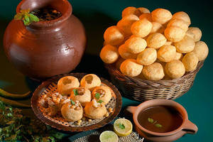 " AAJ MERI TARAF SE SAB KI GOLGAPPA PARTY " BIG Family Pack 50 Pieces
