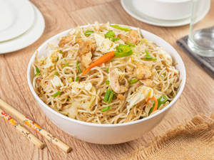 Egg hakka noodles [full]