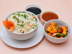 Veg fried rice with paneer butter masala(4 pieces)
