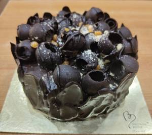 Chocolate hazelnut nougat cake ( Half kg )