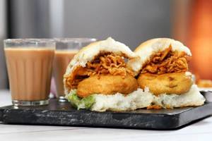 Vada Pav (2 Piece) And Desi Chai