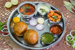 Dal Bafla Thali