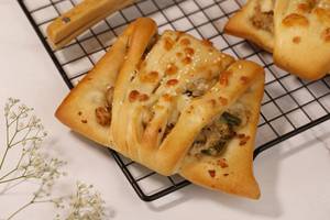 Chicken And Cheese Bun