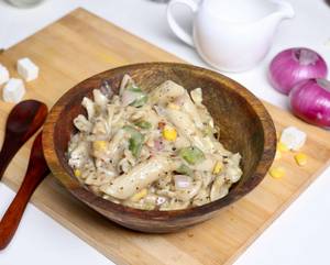White Sauce Pasta with Garlic Bread
