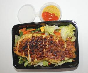 Grilled Chicken Breast With Sautee Veggies Salad
