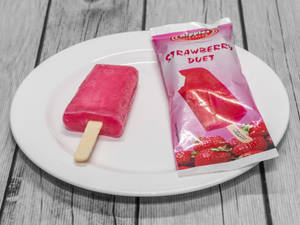 Strawberry Duet   (12 Pcs)