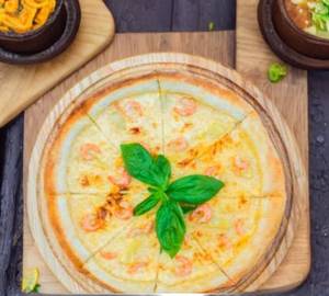 Cheese Onion pizza