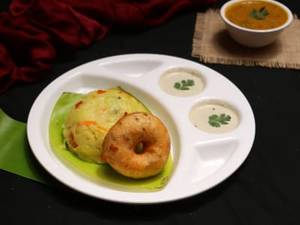 Rava Kichadi + Vadai