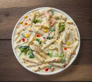 Macaroni white sauce pasta and chicken