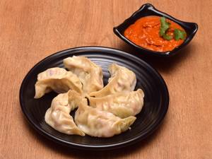 Veg Momos  (6 Pcs)