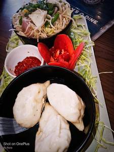 Hakka Noodles + Veg Momoz