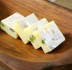 Pista Burfi (450 Gm)