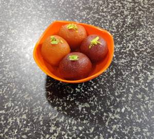 Garma Garm Gulab Jamun