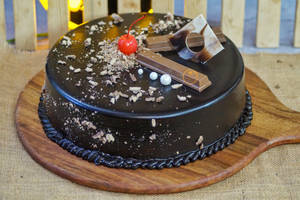Kitkat chocolate cake