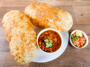 Chole Bhature ( 2 Pcs )