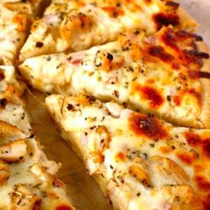 Chicken & Roasted Garlic Pizza